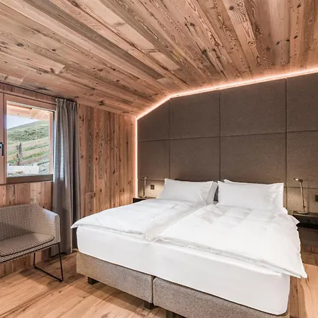 Cooper I Diamantidi - Modern Mountain In The Dolomites * Obereggen